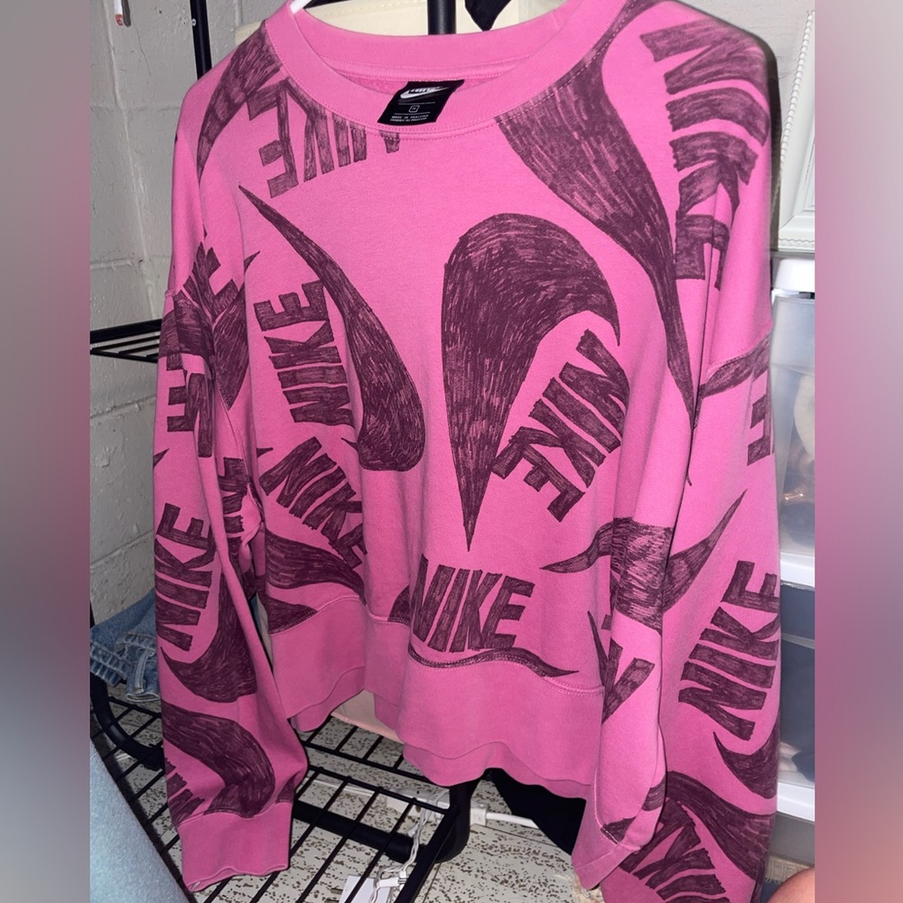 nike semi cropped crewneck